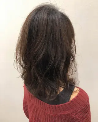 ミディアム 石田 優菜のヘアスタイル