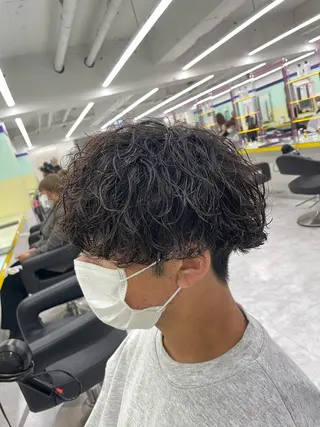 セミロング パーマ ヘアアレンジ メンズ 艶カラー の達人のヘアスタイル
