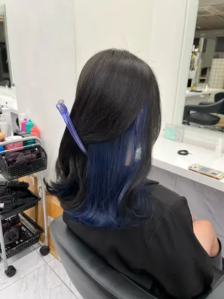 セミロング 寒色＆ブリーチ特化 寒色MiOのヘアスタイル