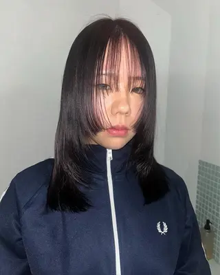 セミロング カラー hen所属・心斎橋/レイヤー/ ブリーチ/モエのヘアスタイル