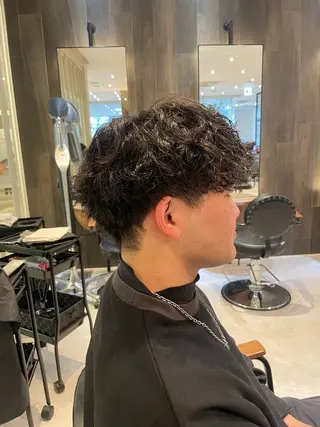 パーマ メンズ オリーブカラー🫒/ 透明感カラー/みゆのヘアスタイル