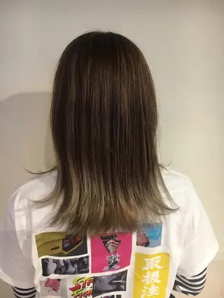 ミディアム カラー 野崎 ひかりのヘアスタイル