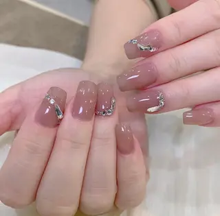 ネイル RAFFINE haru🦋🩵のネイルデザイン