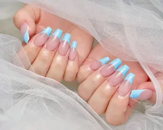 ネイル 🦋 Queenieのネイルデザイン