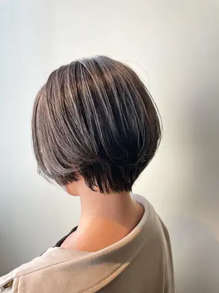 ショート カラー レイヤー/艶カラー 🫧守利のヘアスタイル