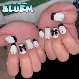 ネイル BLUEM なな🐶のネイルデザイン