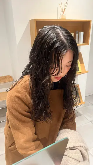 パーマ e.n.u.烏丸所属・e.n.u 烏丸山﨑 菜々実のヘアスタイル