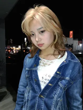 セミロング カラー eim AYUKAのヘアスタイル