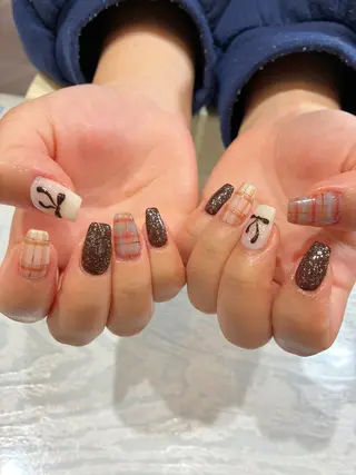 ネイル Nest 岩崎のネイルデザイン