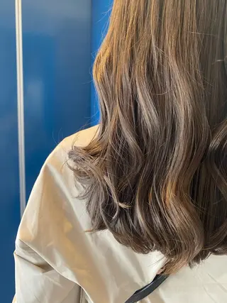 ロング 艶•透明感カラー フィーシーのヘアスタイル