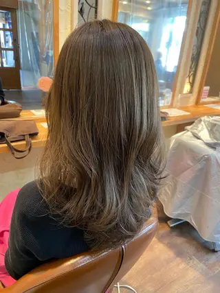 セミロング カラー 鎌田 祥江のヘアスタイル