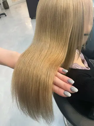 カラー 肌に馴染むハイトーン /ミルクティーカラーのヘアスタイル