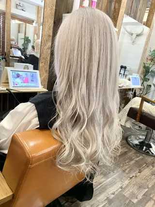 ロング カラー ✨ハイトーン✨透明感 ✨生神　優季のヘアスタイル