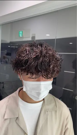 ショート パーマ ヘアアレンジ メンズ 艶カラー の達人のヘアスタイル