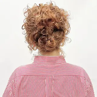 ミディアム カラー パーマ ヘアアレンジ アラキチヒロ THE REMMYのヘアスタイル