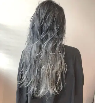 ロング カラー 小嶋 真滋のヘアスタイル