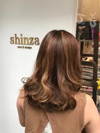 セミロング 大人女性に寄り添う 髪質改善サロンのヘアスタイル