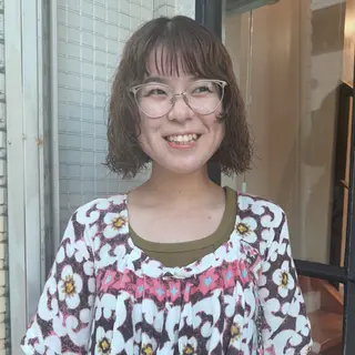 ミディアム カラー パーマ Lilu しずくのヘアスタイル