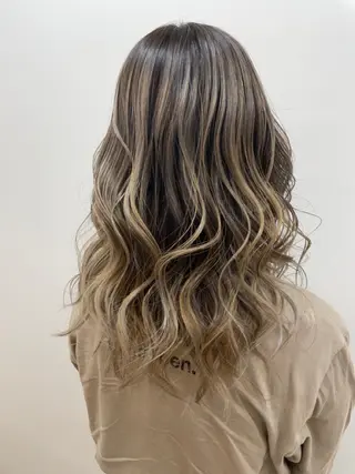 セミロング eL HAIR SALON なんば店所属・ブリーチカラー特化 /焼田貴明のヘアスタイル