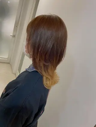 カラー 友田 千栄のヘアスタイル
