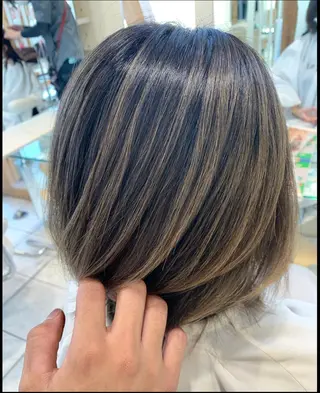 ミディアム 山下竣介 ヘアカラー専門美容師のヘアスタイル