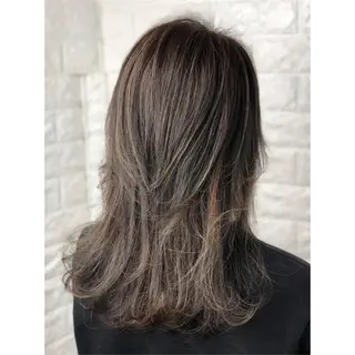 ミディアム カラー KIZU 髪質改善 怪談を語る美容師のヘアスタイル