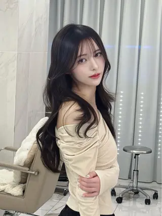 ロング kiti SAKAE所属・HARU/顔周り /ワンホンレイヤーのヘアスタイル