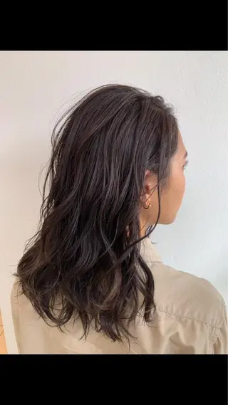 セミロング カラー スズキ シオリのヘアスタイル
