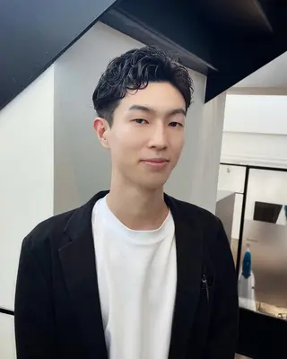 パーマ メンズ Qin shaire salon 原宿verno店所属・【センターパート】 ETO／江藤翼の眉毛・アイブロウイメージ