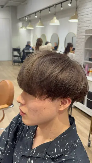 カラー メンズ REBECCA 宮崎伊玖のヘアスタイル