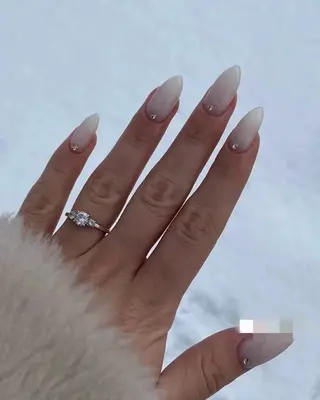 ネイル 高木 維麗絲のネイルデザイン