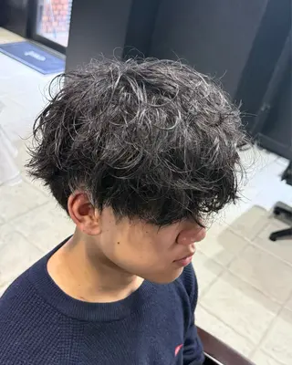 ミディアム パーマ メンズ 【フェザーパーマ】 【縮毛矯正】鶴田文のヘアスタイル