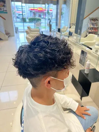 ショート パーマ メンズ ☃️顔周りレイヤー グレージュSHUTOのヘアスタイル