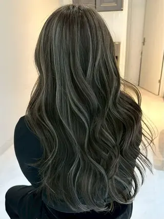 カラー Stylo所属・吉川 莉央のヘアスタイル