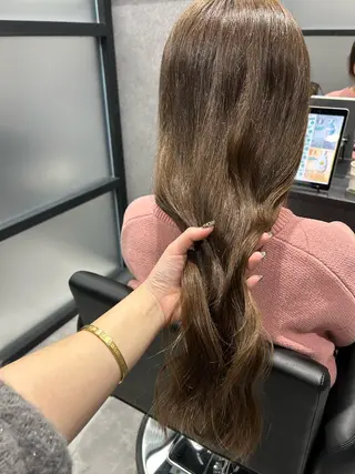 ロング カラー 佐野 彩音のヘアスタイル