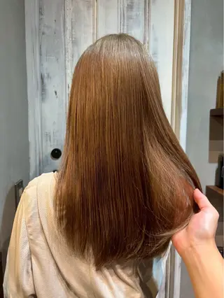 セミロング perm/color mana🎀🤍のヘアスタイル