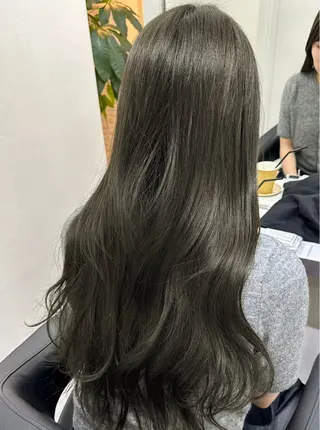 ロング カラー 艶髪レイヤー顔周り グレージュ添田晃基のヘアスタイル