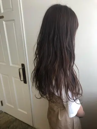 ロング カラー MIOベージュカラー 柔らかいカラーのヘアスタイル