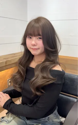 ロング レイヤーカット/天神 ダブルカラー/真白のヘアスタイル