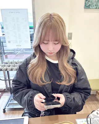 セミロング ケアブリーチ 坪井佑樹のヘアスタイル