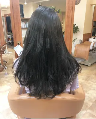 ロング カラー モリオフロムロンドン池袋店所属・冨永 さやかのヘアスタイル