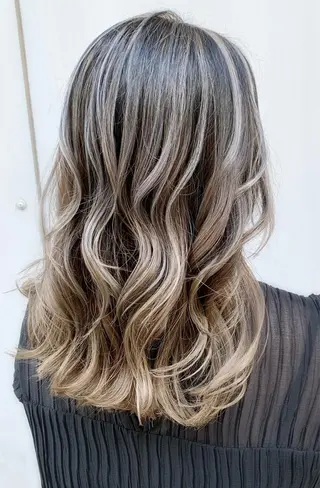 ミディアム ヘアアレンジ 🤍デザインカラー 特化🤍HIROのヘアスタイル