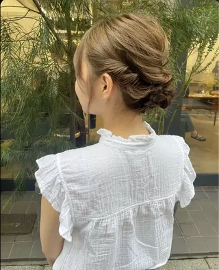 セミロング ヘアアレンジ パーマ、ボブ、透明感 カラー、小須田ゆあのヘアスタイル