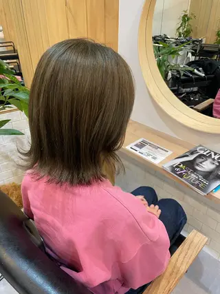 ミディアム カラー akane .のヘアスタイル