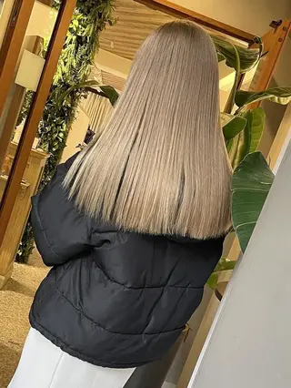 カラー ロング TIGRE kamitoriのヘアスタイル