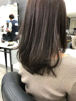 ミディアム カラー マキハラ ユウサイのヘアスタイル