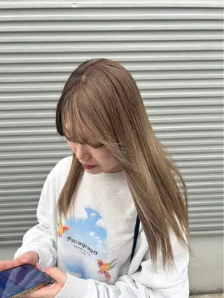 ロング カラー ☘️折戸結菜☘️ ハイトーンカラーのヘアスタイル