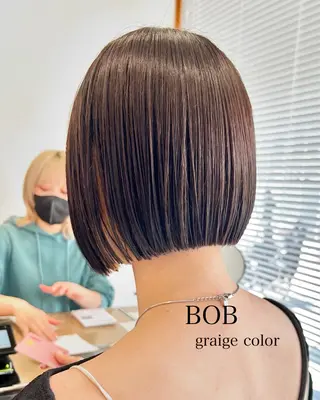 ショート カラー ぱつっとボブ/ 小野あかねのヘアスタイル