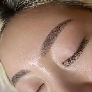 アイブロウ Mika .のマツエク・マツパデザイン