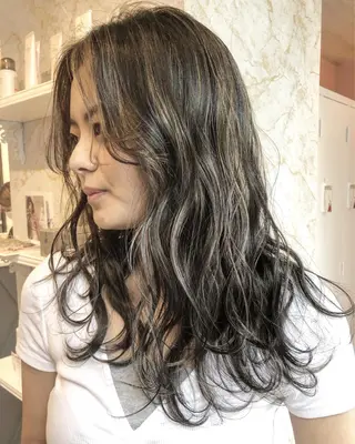 ロング REVE所属・TAKU 美容師のヘアスタイル